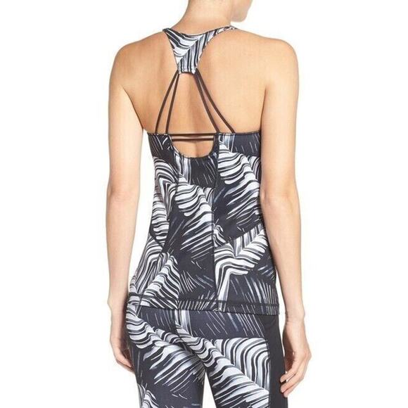 NEW ZELLA Blakely Strappy Back Tank Activewear Size Large L Black $65 - Picture 2 of 9